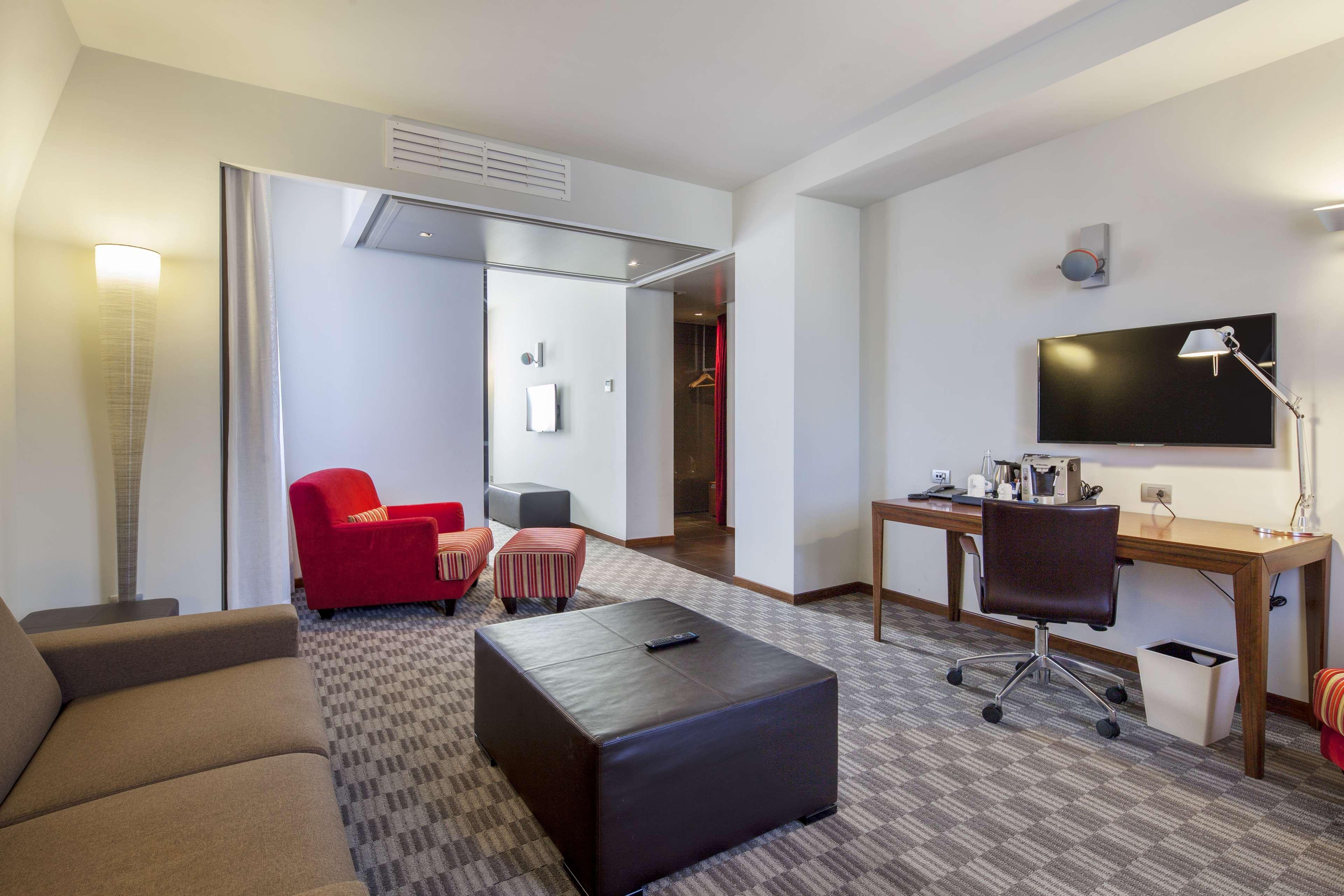 Hotel NH Milano Touring Esterno foto