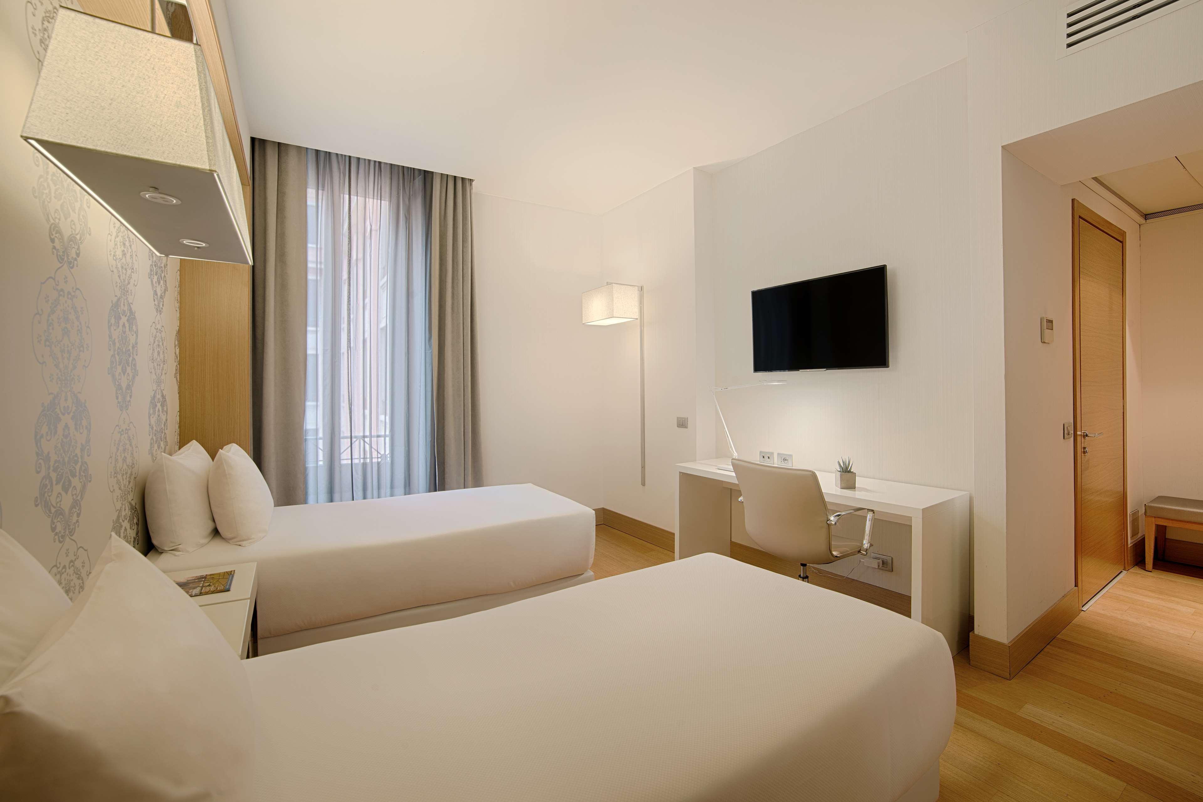 Hotel NH Milano Touring Esterno foto