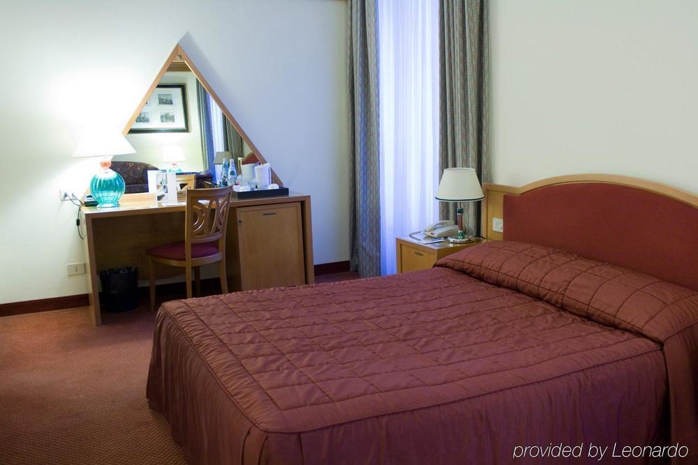 Hotel NH Milano Touring Camera foto
