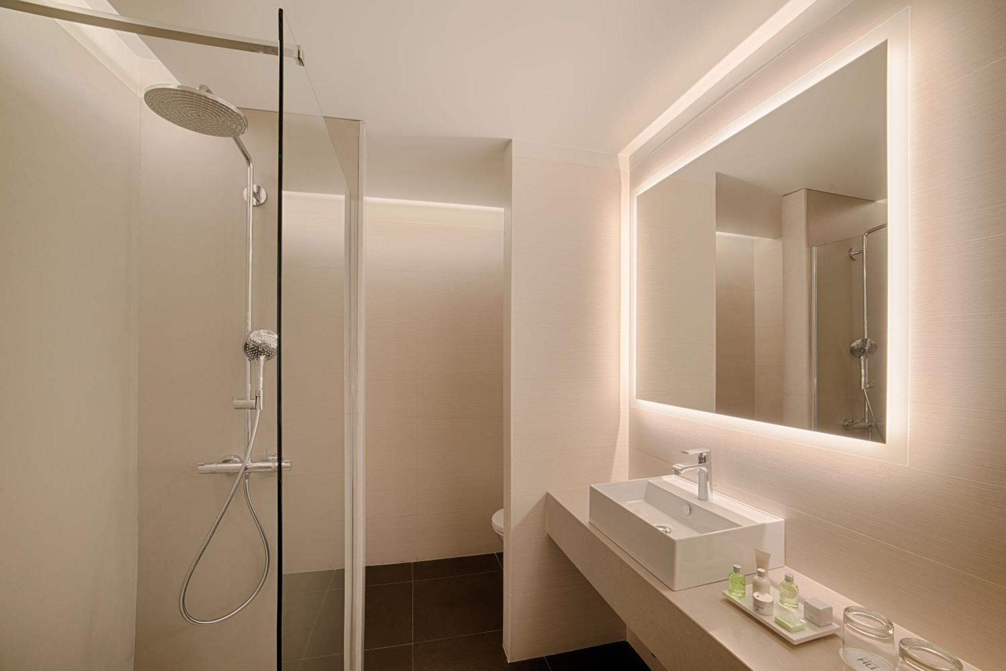 Hotel NH Milano Touring Esterno foto
