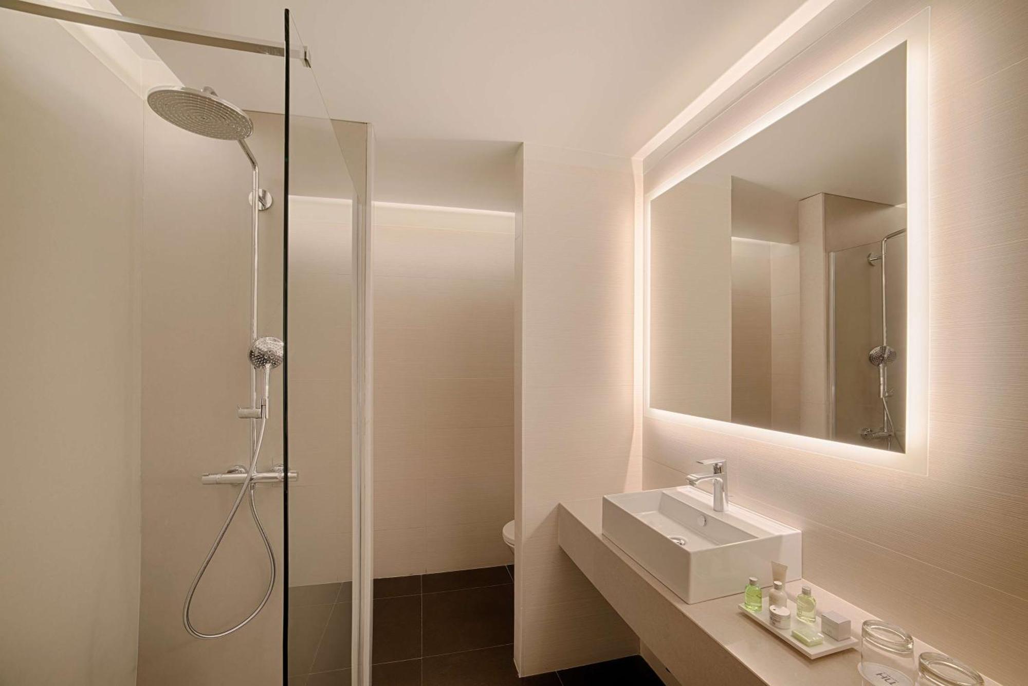 Hotel NH Milano Touring Esterno foto