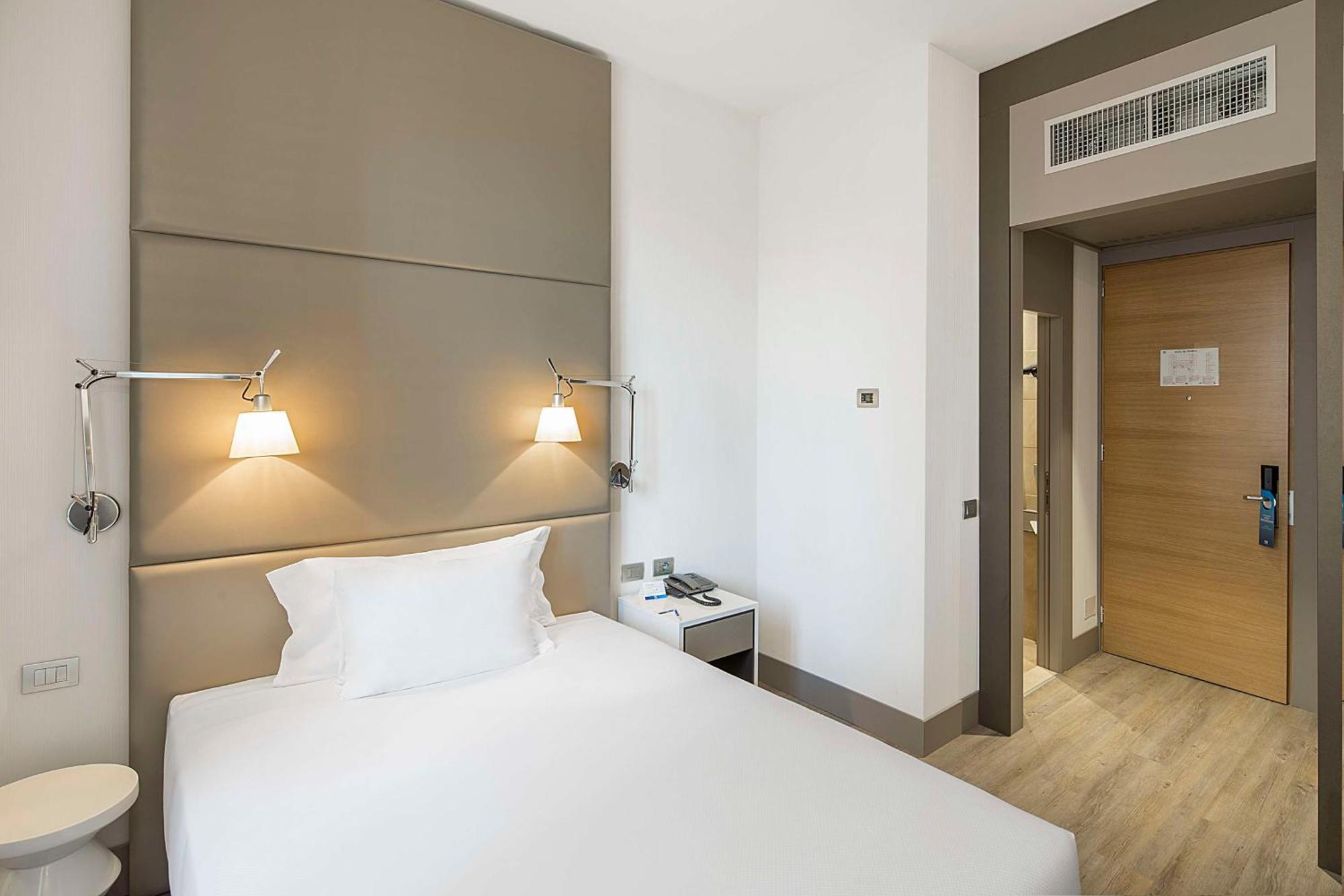 Hotel NH Milano Touring Esterno foto