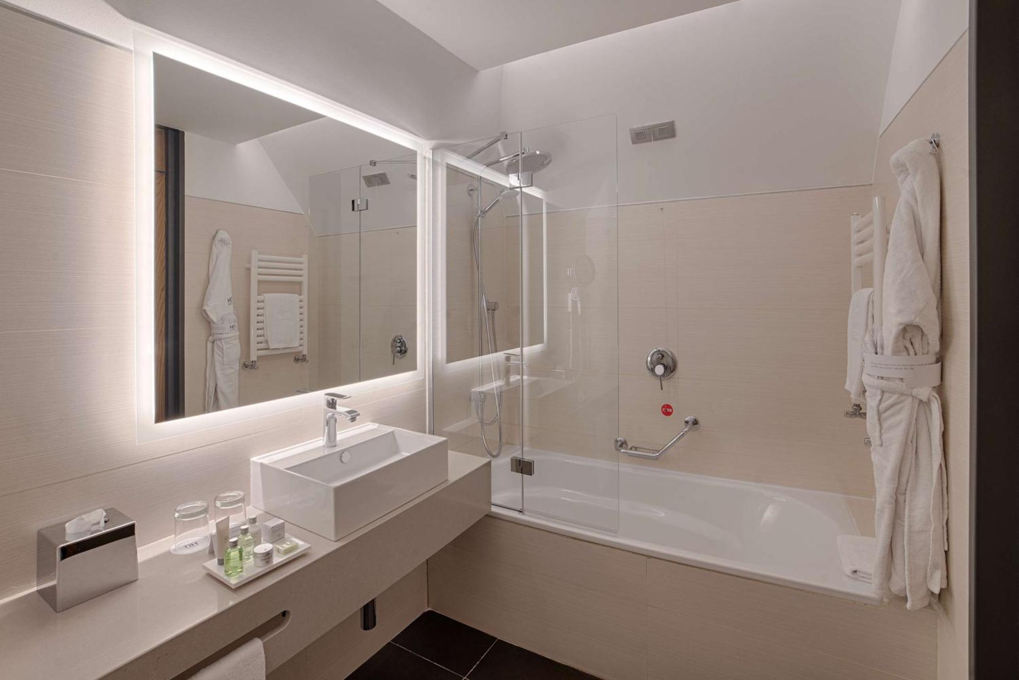 Hotel NH Milano Touring Esterno foto
